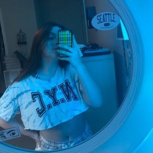 cute NYC crop top!